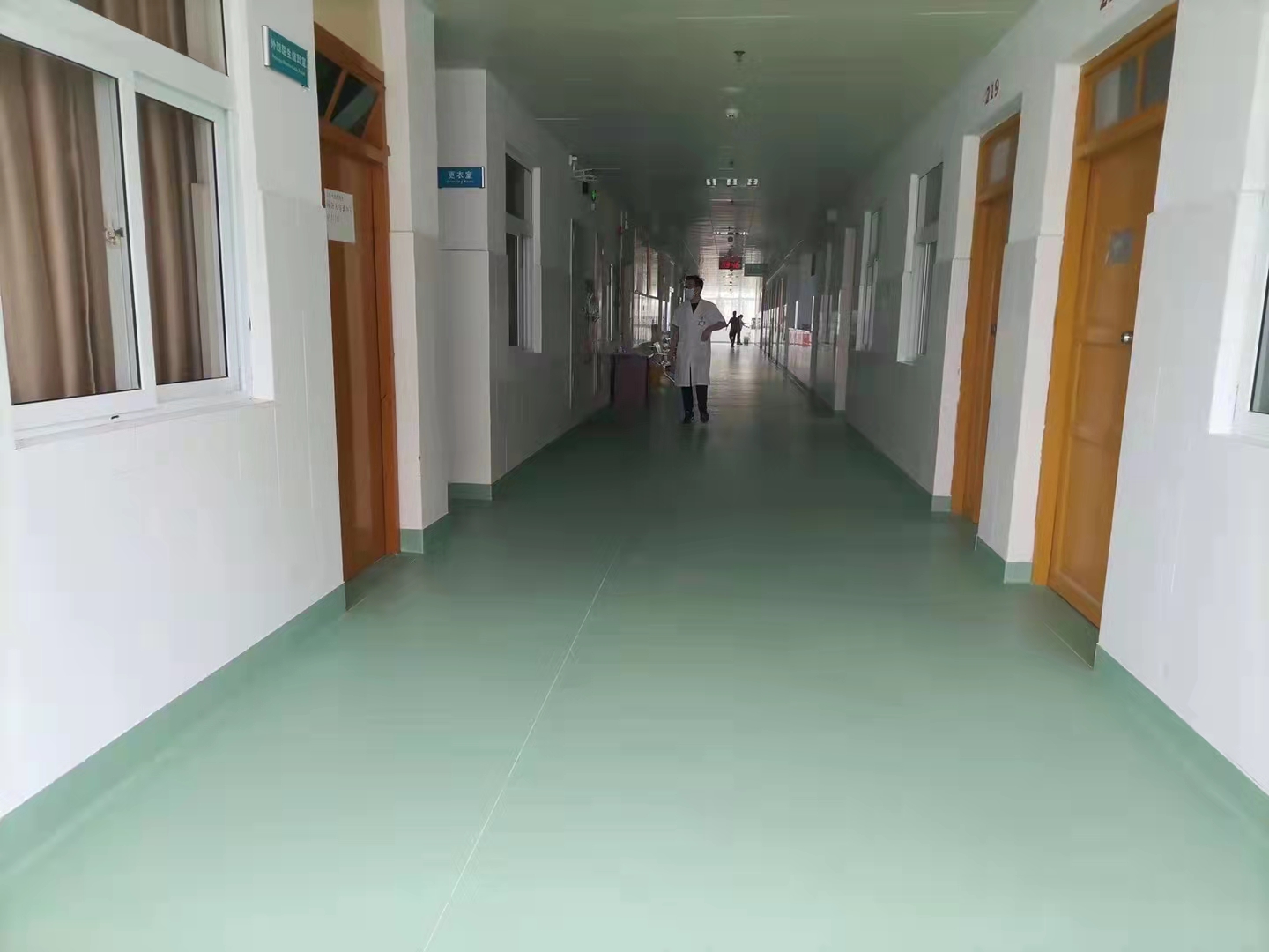 五华县安流人民医院PVC地板工程案例展示封面